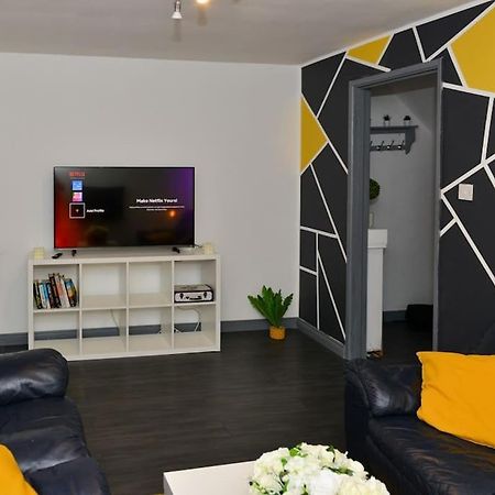 Perfect For Contractors, Tvs In Every Bedroom Craigavon Kültér fotó